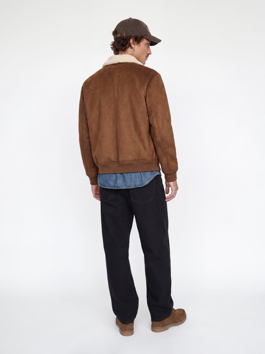 model_shot-back